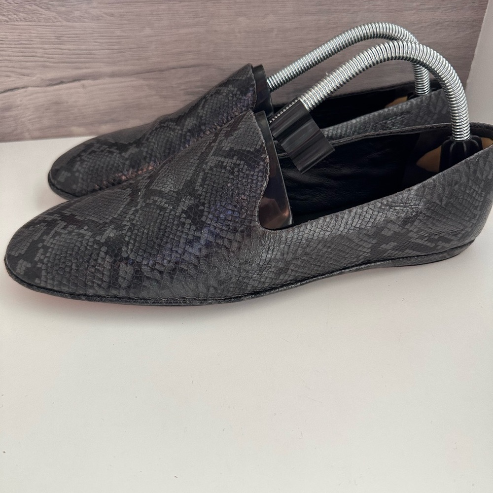 Vince Snakeskin Embossed
Leather Loafer Black Flats size 9.5